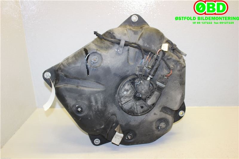 AdBlue tank til Mercedes E-Klasse 2013-2016 (Fase 2) (W212) (W212) (MERCEDES|A 212 470 02 00||2124700200)