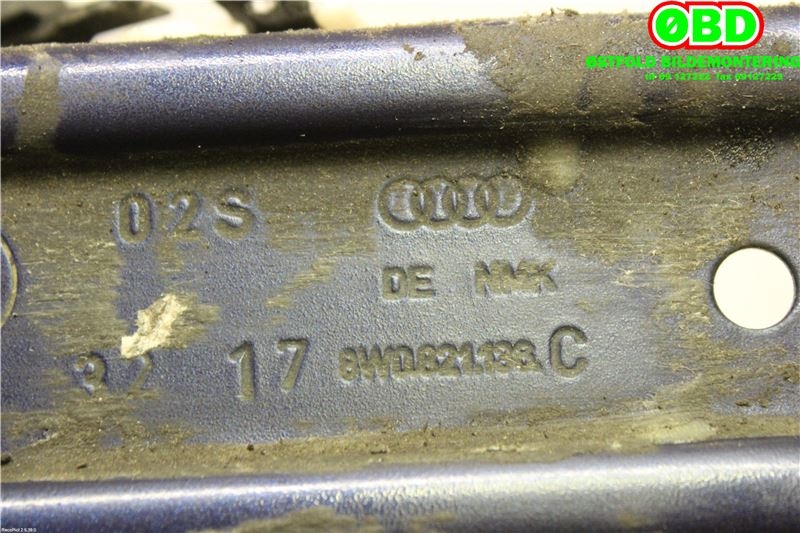 Diverse deler til Audi A4, Allroad 2016-->> (Type II) (B9) (B9) (AUDI|8W0 821 136 C|)