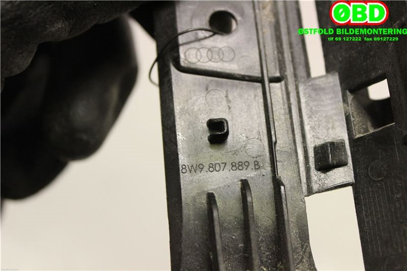Diverse deler til Audi A4, Allroad 2016-->> (Type II) (B9) (B9) (AUDI|8W9 807 889 B||8W9807889B)