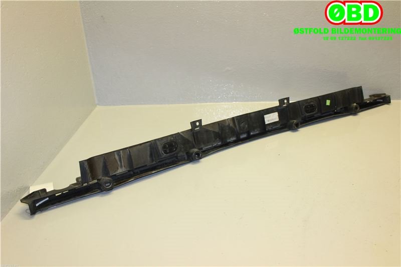 Støtfanger bak midtre del til Mercedes Citan 2012-2021 (W415) (W415) (MERCEDES|A 415 884 00 15|)