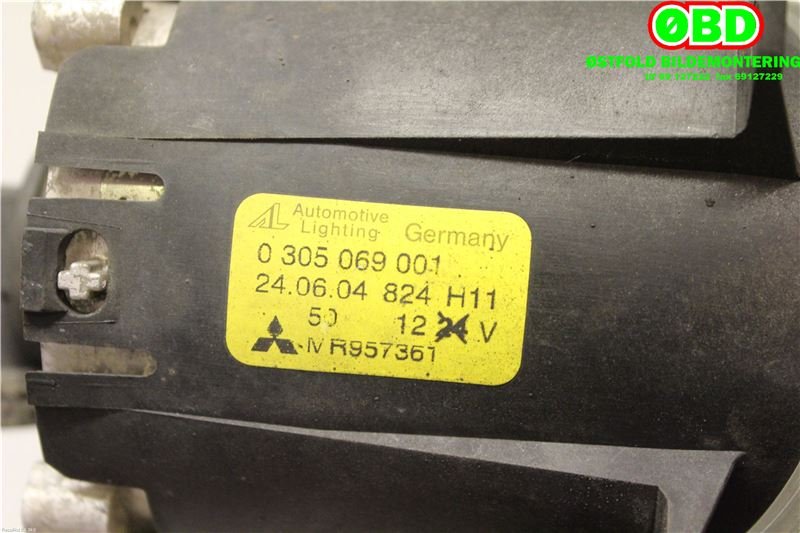 Tåkelykt venstre foran til Mitsubishi Colt 2004-2008 (Type VII, Fase 1)  (MITSUBISHI|MN186265|MR957361|0305069001)