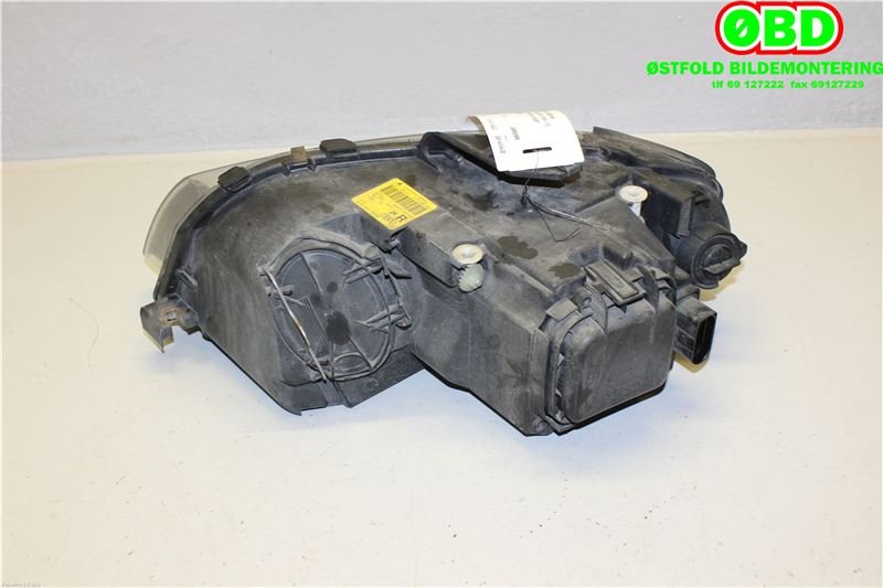 Frontlykt høyre halogen til Audi A3 2003-2008 (Type II, Fase 1)  (AUDI|8P0 941 004 K|)