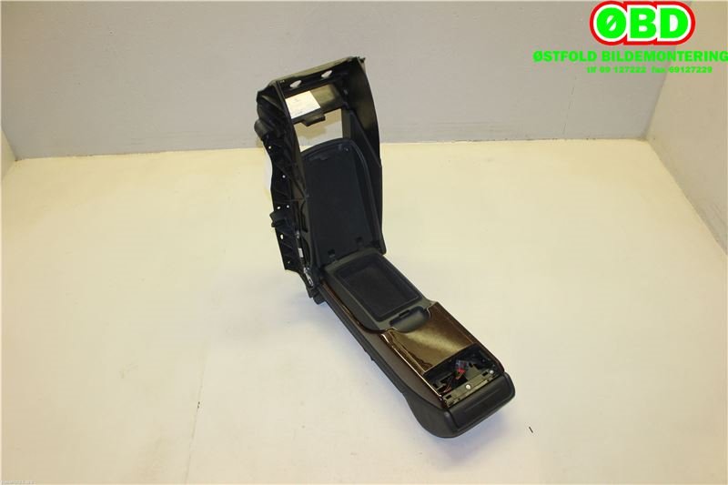 Sete armlene lokk til Audi A8, 2010-2013 (Type III, Fase 1)  (AUDI|4H0 885 075 L)