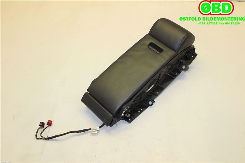 Sete armlene lokk til Audi A8 2010-2013 (Type III, Fase 1)  (AUDI|4H0 885 075 L|)