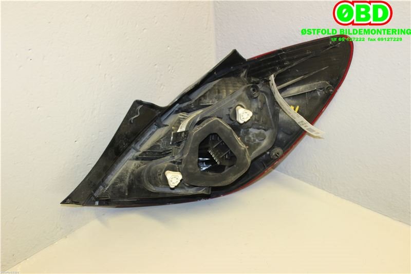 Baklykt venstre til Opel Corsa D 2006-2014  (OPEL|93189098|1222138|13188047)