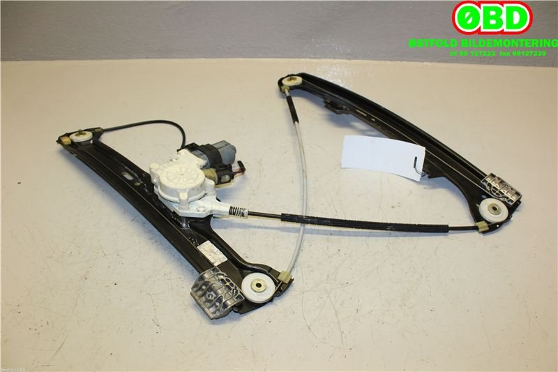 Ruteheis høyre foran til BMW 5-Serie 2003-2010 (E60/E61) (E60/E61) (BMW|51 33 7 184 384|)