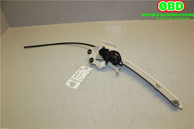 Bagasjerom rollon til Mercedes C-Klasse 2014-2018 (Fase 1) (W205) (W205) (MERCEDES|A 205 906 38 00|A 205 906 36 03|2059063800)