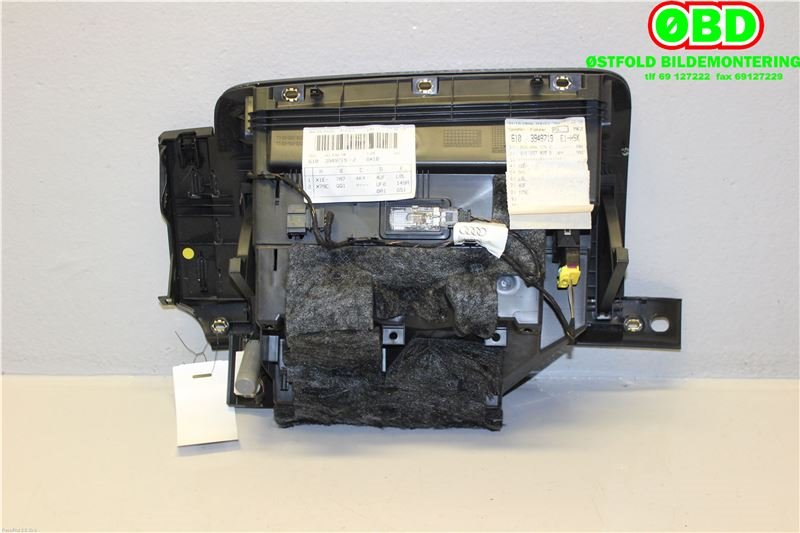 Hanskerom til Audi A1 2010-2014 (Type I, Fase 1)  (AUDI|8X1 857 104|)