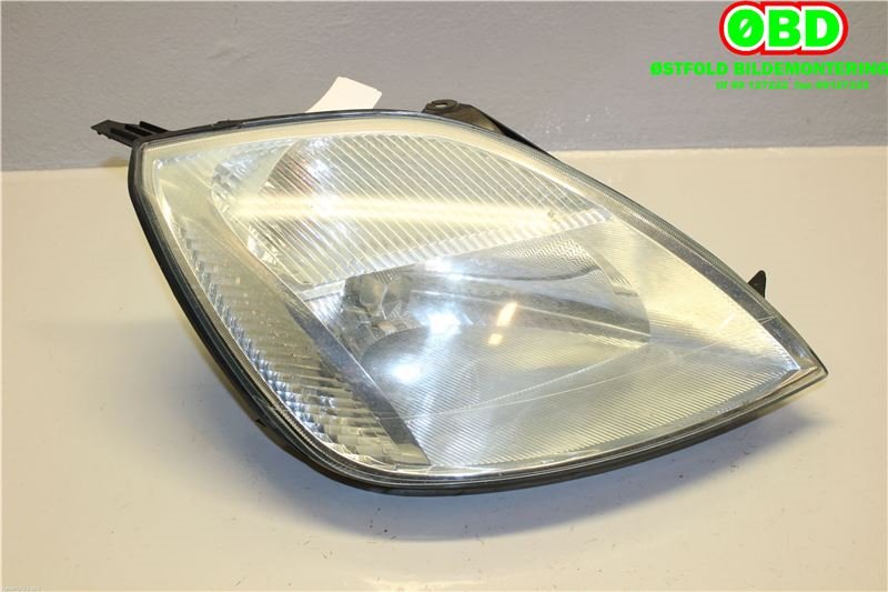 Frontlykt høyre halogen til Ford Fiesta 2002-2008 (Type V) (FORD|1320348||2S6X13W029AJ)