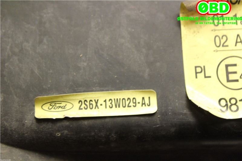 Frontlykt høyre halogen til Ford Fiesta 2002-2008 (Type V) (FORD|1320348||2S6X13W029AJ)