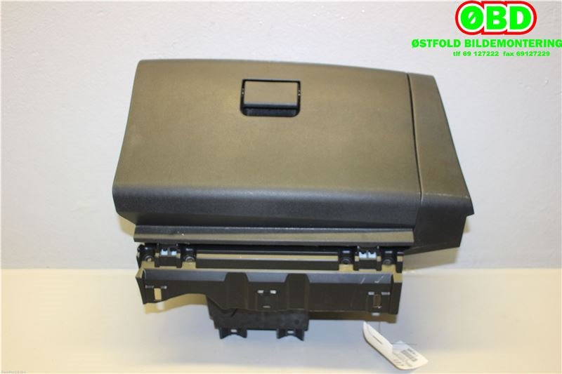 Hanskerom til Nissan Leaf 2011-2017 (Type I) (NISSAN|685203NL0B|)