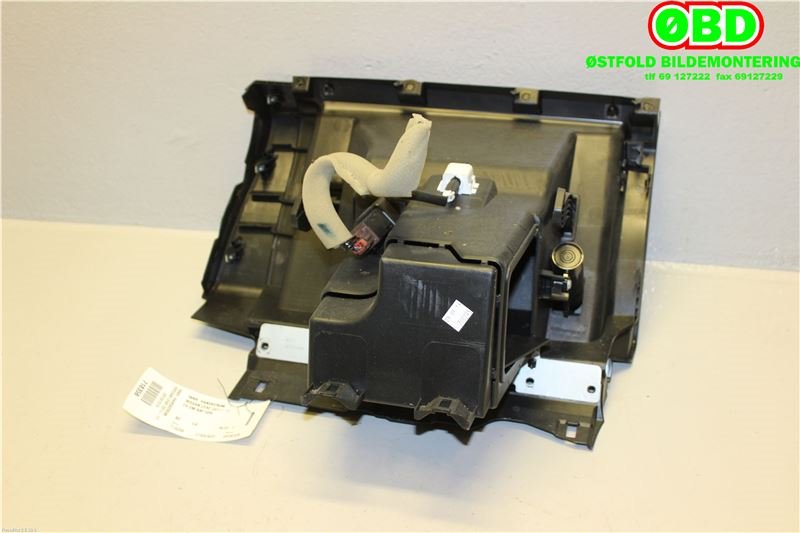 Hanskerom til Nissan Leaf 2011-2017 (Type I) (NISSAN|685203NL0B|)