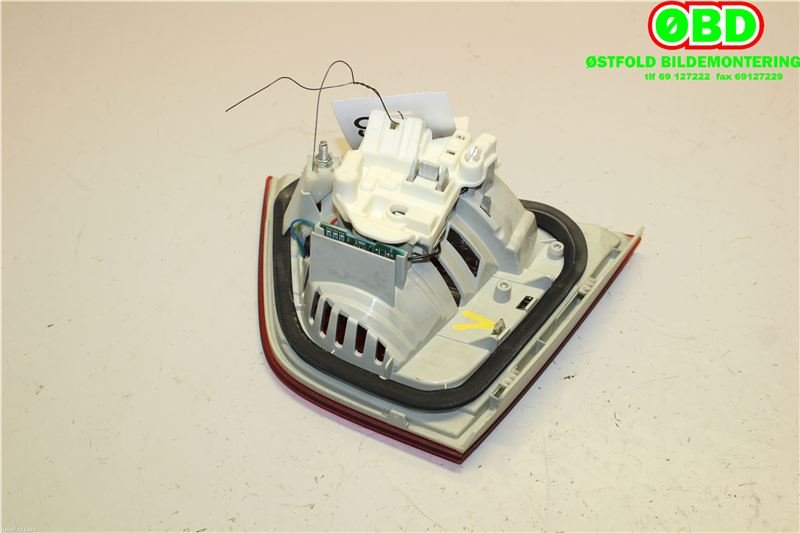 Baklykt venstre indre til BMW 3-Serie 2005-2011 (E90/E91/E92/E93) (E90/E91/E92/E93) (BMW|63 21 4 871 739||7154161)