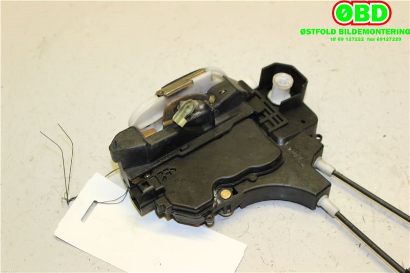 Låsekasse høyre foran til Mitsubishi Colt 2004-2008 (Type VII, Fase 1) (MITSUBISHI|MN145936|)