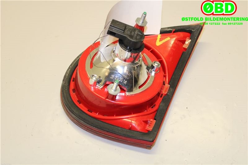Baklykt venstre indre til VW Golf V, Combi 2003-2008  (VOLKSWAGEN|1K6 945 093 E||1K6945093E)