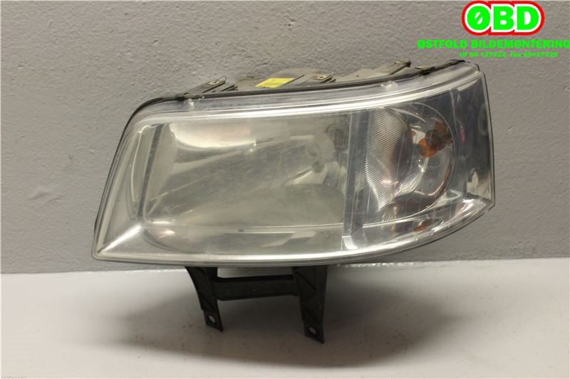 Frontlykt venstre halogen til VW Transporter / Caravelle 2003-2009 (Fase 1) (T5) (T5) (VOLKSWAGEN|7H1 941 017 N||7H1941015N)