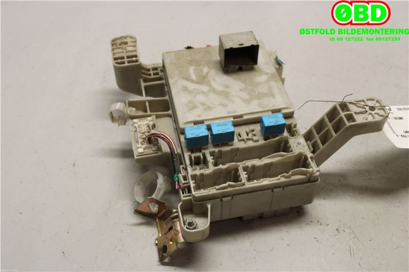Sikringsboks til Toyota Land Cruiser 120 2002-2009  (TOYOTA|8273060130|)