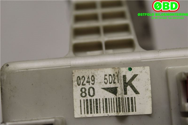 Sikringsboks til Toyota Land Cruiser 120 2002-2009  (TOYOTA|8273060130|)
