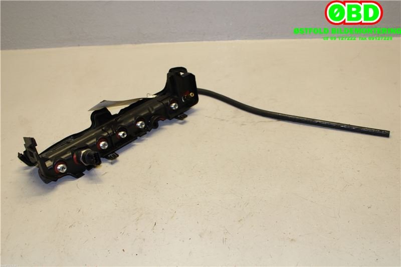 Dyseskinne (fuelrail) til Suzuki Grand Vitara 2005-2015 (Type III) (SUZUKI|15731-67JG0|0445214078|)