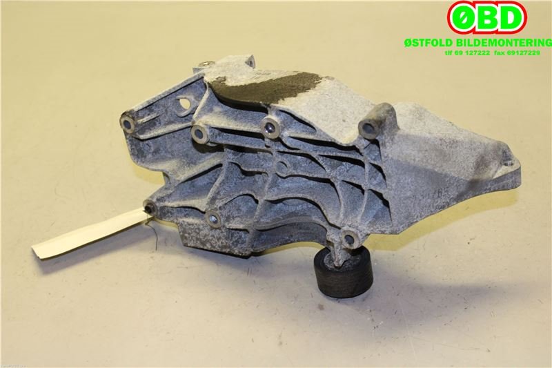 Dynamobrakett til BMW X5 2007-2013 (E70) (E70) (BMW|11 16 7 802 639|)