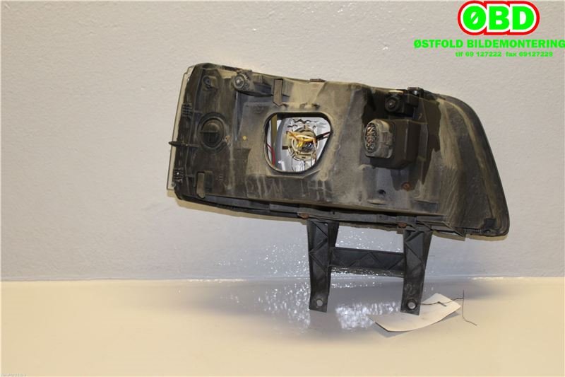 Frontlykt venstre halogen til VW Transporter / Caravelle 2003-2009 (Fase 1) (T5) (T5) (VOLKSWAGEN|7H1 941 017 N||7H1941015N)