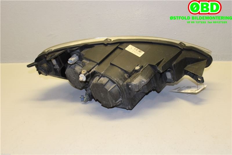 Frontlykt venstre halogen til Peugeot 807 2003-2009 (PEUGEOT|6208 F1||1494308080)