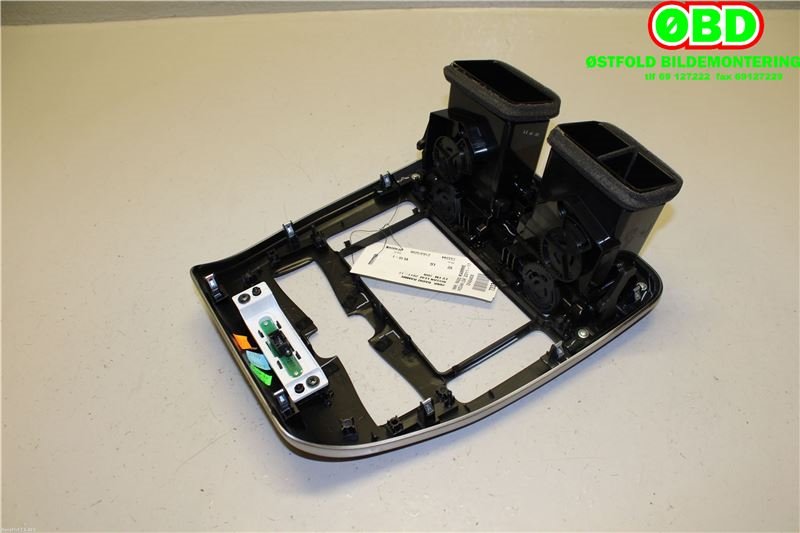 Innredning diverse til Nissan Leaf 2011-2017 (Type I)  (NISSAN|682603NF0B|682613NF0B|)
