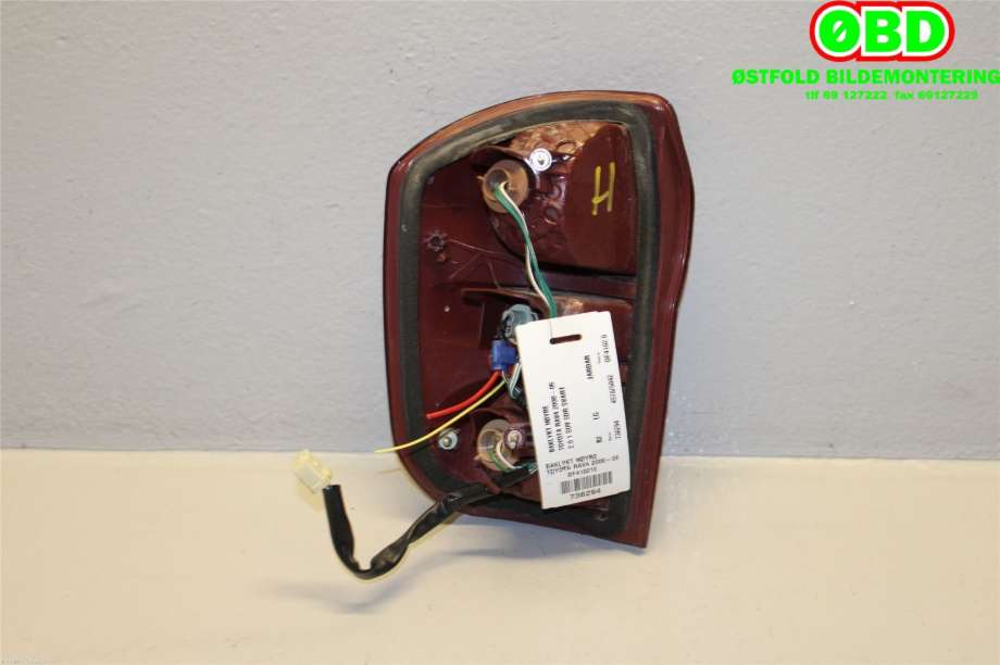 Baklykt høyre til Toyota RAV4 2000-2006 (Type II)  (TOYOTA|8155142040|)