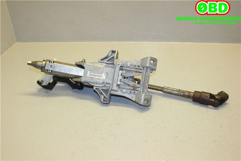 Rattaksel til Ford Focus 2011-2014 (Type III, Fase 1)  (FORD|2390124|)
