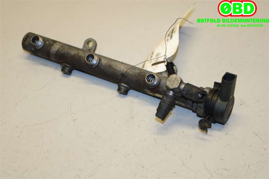 Dyseskinne (fuelrail) til Audi A4 2004-2008 (Type III) (B7) (B7) (AUDI|059 130 090 AF||059130090AF)