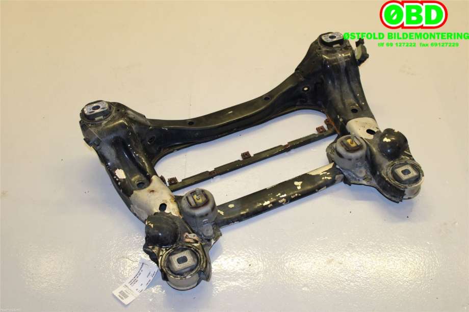 Travers foran hoved til Audi A8 2003-2010 (Type II) (AUDI|4E0 399 313 D|)