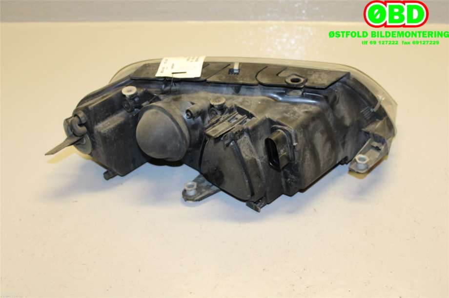 Frontlykt venstre halogen til VW Passat 2001-2005 (B5,3BG) (B5,3BG) (VOLKSWAGEN|3B0 941 015 AR|)