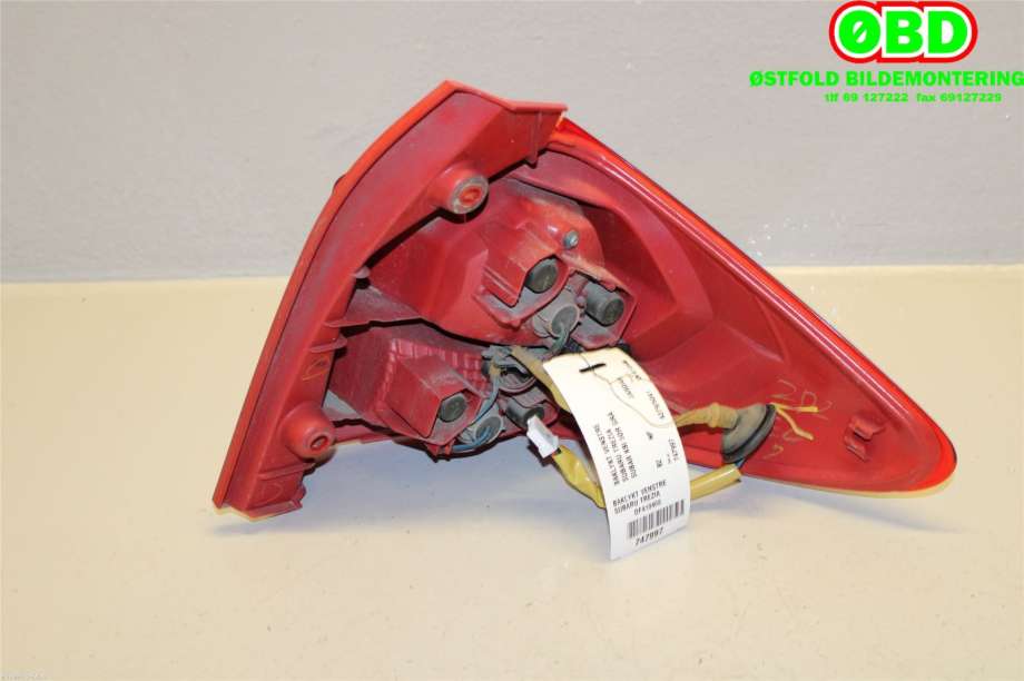 Baklykt venstre til Subaru Trezia 2011-2013  (SUBARU|8156152730|)