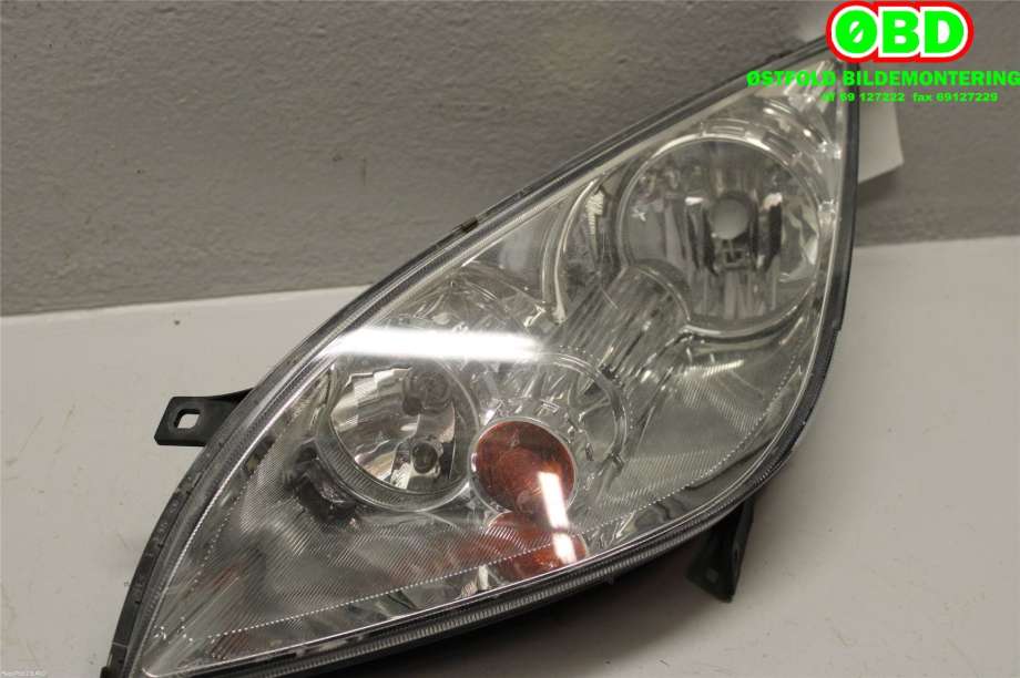 Frontlykt venstre halogen til Mitsubishi Colt 2004-2008 (Type VII, Fase 1) (MITSUBISHI|8301B869|8301A283|0301208201)
