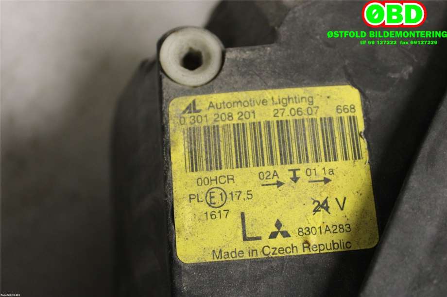 Frontlykt venstre halogen til Mitsubishi Colt 2004-2008 (Type VII, Fase 1) (MITSUBISHI|8301B869|8301A283|0301208201)
