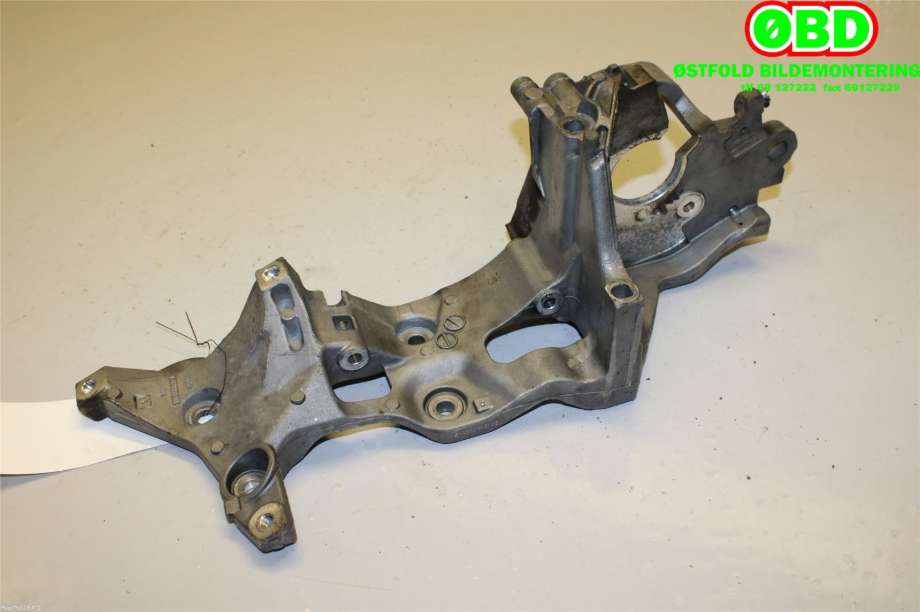 Dynamobrakett til VW Passat 2015-2019 (Fase 1) (B8) (B8) (VOLKSWAGEN|04L 903 141 B||04L903143D)
