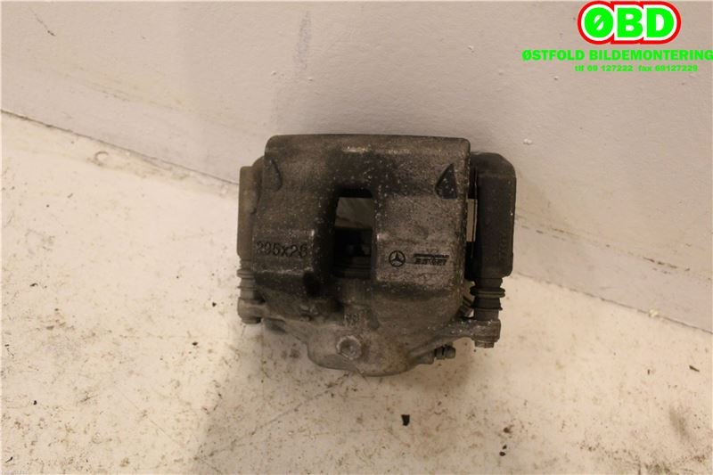 Bremsecaliper venstre foran til Mercedes C-Klasse 2007-2011 (Fase 1) (W204) (W204) (MERCEDES|A 204 421 23 81|)