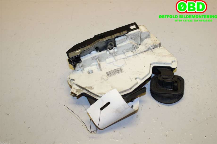 Låsekasse høyre bak til VW Golf VI 2008-2012  (VOLKSWAGEN|5K4 839 016 H||5K4839016H)