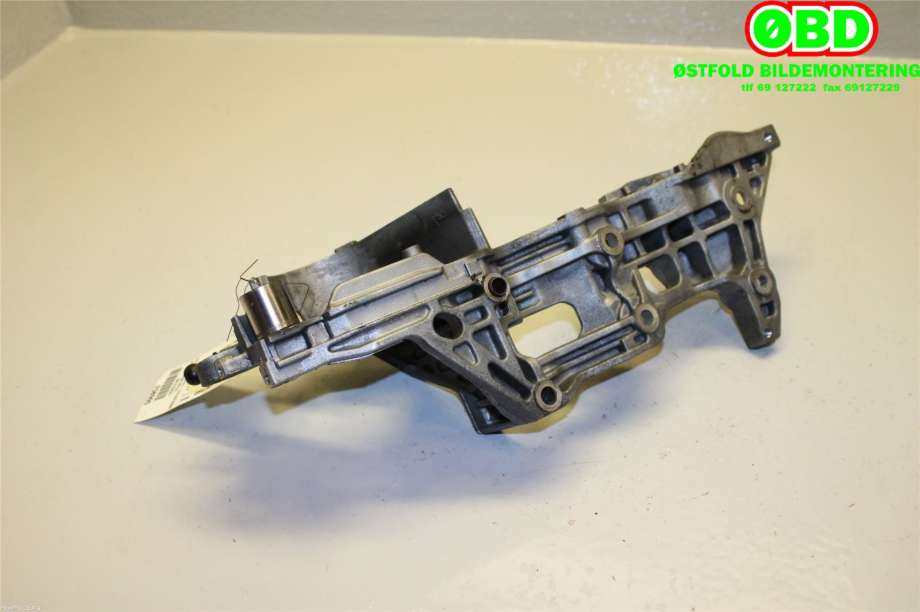 Dynamobrakett til VW Tiguan 2016-2020 (Type II, Fase 1)  (VOLKSWAGEN|04L 903 141 B||04L903143B)