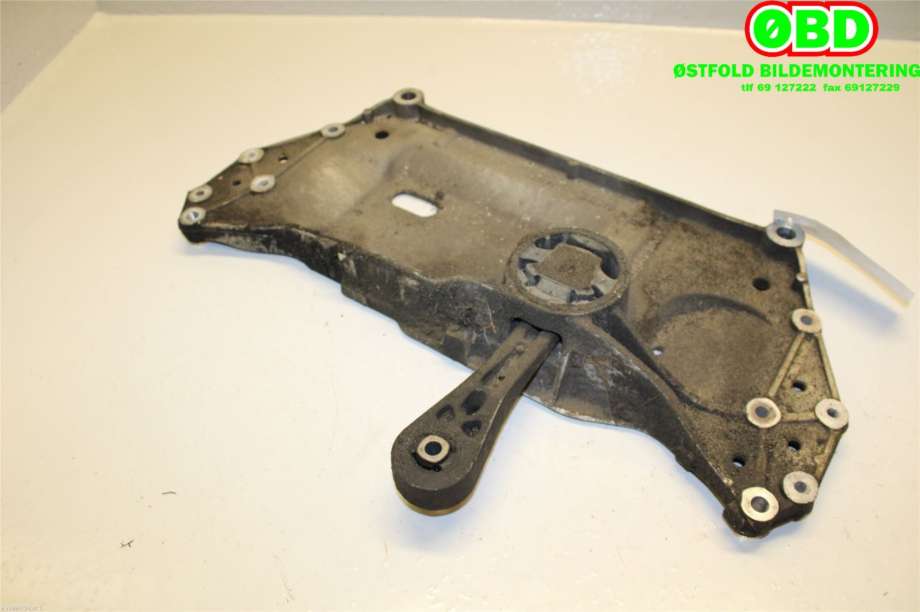 Travers foran hoved til Audi A3 2003-2008 (Type II, Fase 1) (AUDI|8P0199313|)