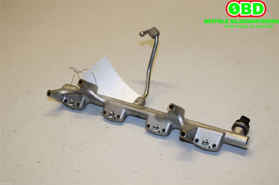 Dyseskinne (fuelrail) til BMW 5-Serie 2017-->> (G30/G31) (G30/G31)