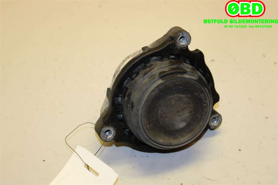 Motorfeste til BMW 3-Serie 2012-2018 (F30/F31/F34) (F30/F31/F34) (BMW|22 11 6 787 658|)