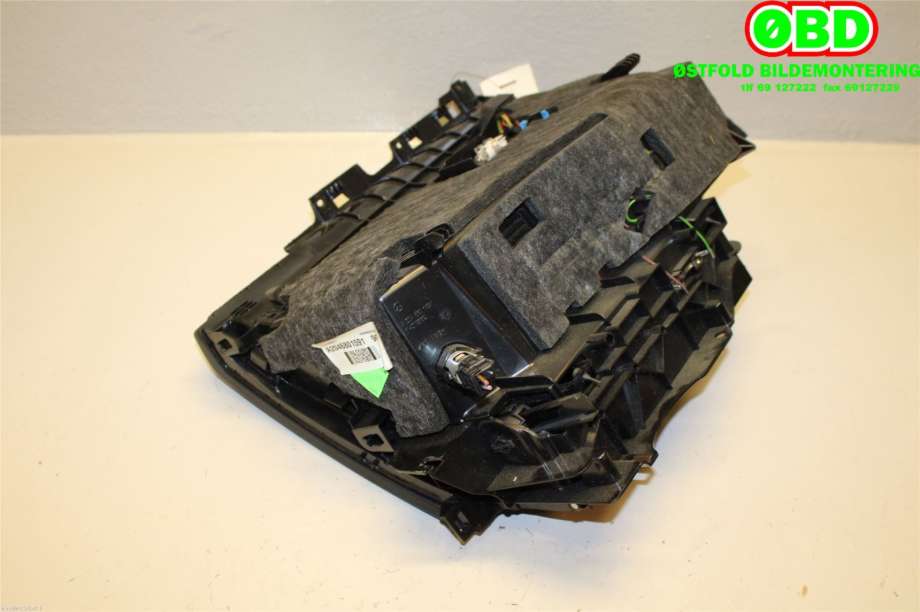 Hanskerom til Mercedes GLK 2008-2015 (X204) (X204) (MERCEDES|A 204 680 05 98||2046801591)
