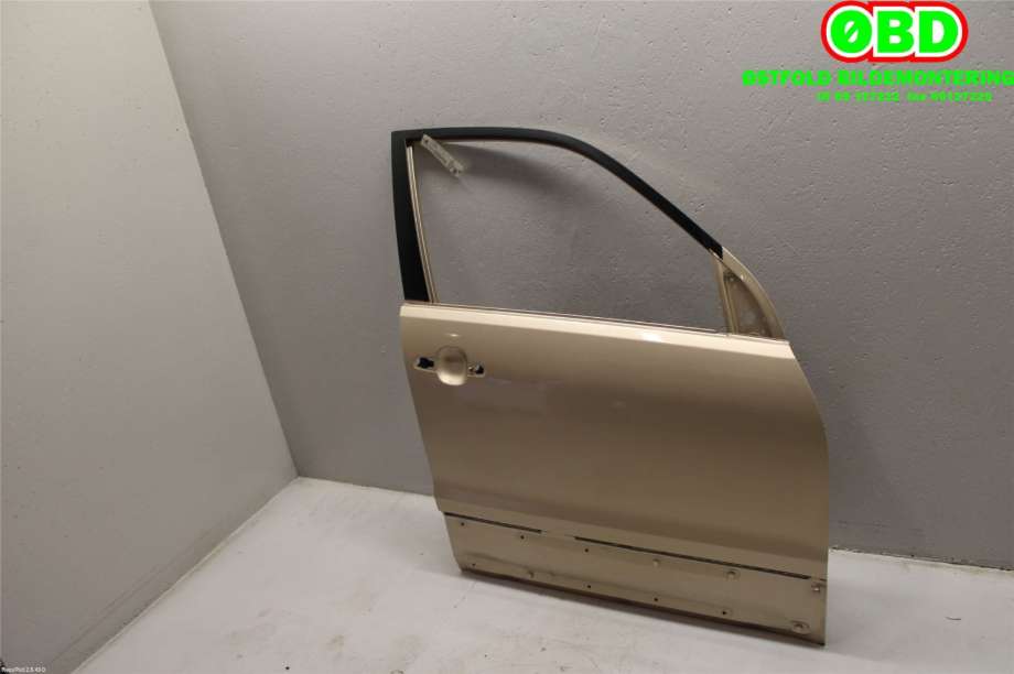 Dør høyre foran til Suzuki Grand Vitara 2005-2015 (Type III)  (SUZUKI|68001-65843|68001-65844|)