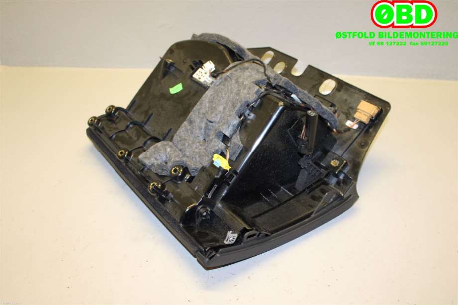 Hanskerom til Audi Q5 2008-2012 (Type I, Fase 1)  (AUDI|8R1 857 104|)