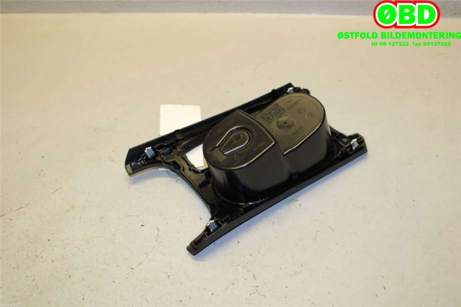 Dashbord koppholder til Mercedes B-Klasse 2011-2018 (W246) (W246) (MERCEDES|A 246 680 08 10||2466800810)
