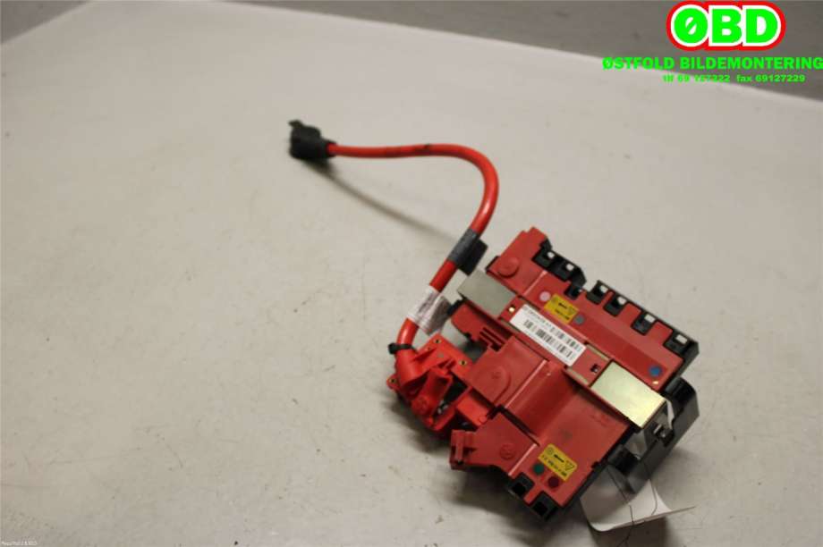Sikringsboks til BMW 7-Serie 2009-2015 (F01/F02/F03/F04) (F01/F02/F03/F04) (BMW|61 14 9 240 490|)