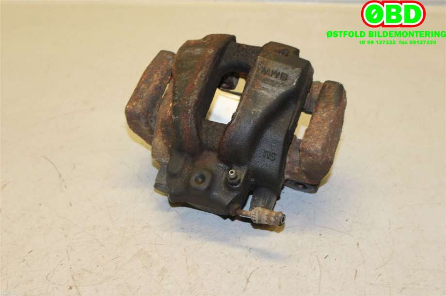 Bremsecaliper venstre foran til BMW X3 2010-2017 (F25) (F25) (BMW|34106790921|)