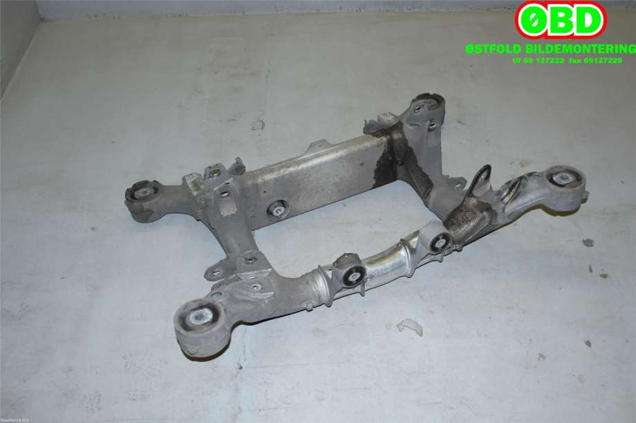 Travers bak til BMW 5-Serie 2010-2017 (F10/F11) (F10/F11) (BMW|33 31 6 799 103|)