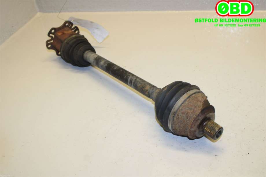 Drivaksel venstre foran til Audi A6, Allroad 2006-2008 (Type II, Fase 1) (C6) (C6) (AUDI|4F0 407 271 J|4F0 407 451 X|)